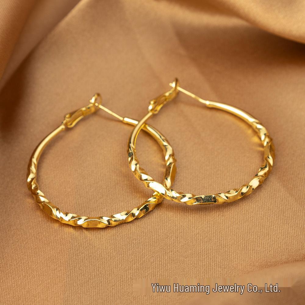 European & American Chic Hoop Earrings: Light Luxury, Sweet & Cool, Stylish & Versatile, Slimming Temperament.
