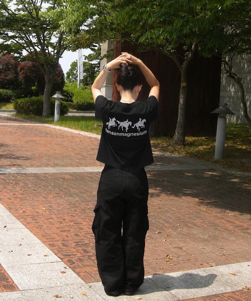 Tansanmageunesyum Horse Rabbit T-Shirt (Black/White)