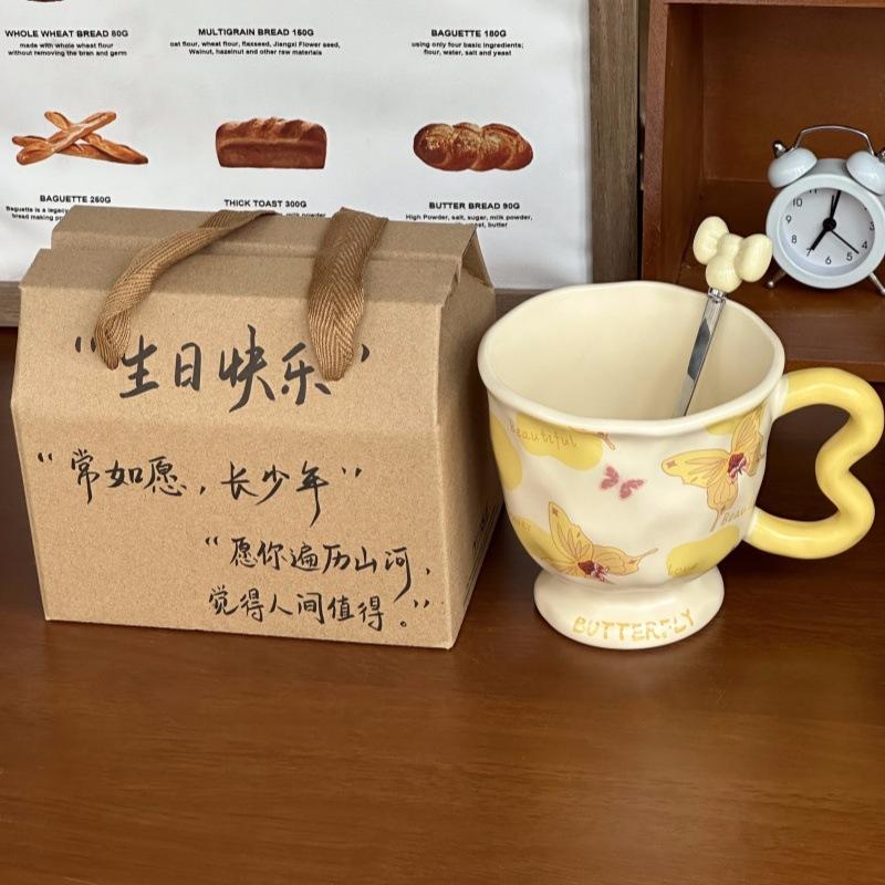 Ins styl prémiový motýlkový hrnek dárek k narozeninám pro dívky praktický keramický hrnek suvenýrový hrnek dárková krabička