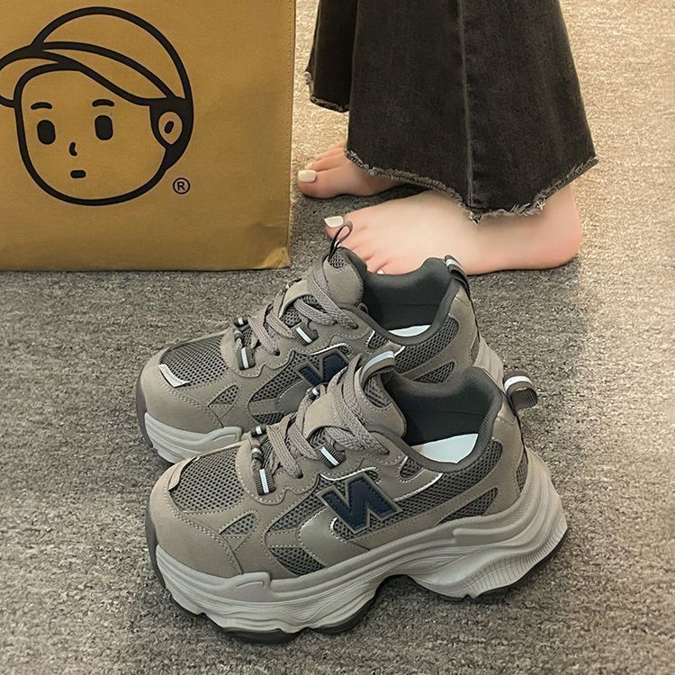Showing Feet Little Dad Shoes Trendy Cool Shoes Women's 2025 Autumn New Popular Thick-soled Versatile Niche Casual Sports Shoes