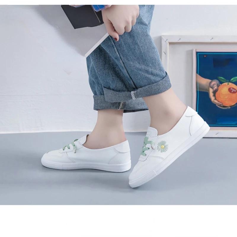 New Women Pu Leather Shoes Lace-Up Non-slip Mother Loafers Soft Leisure Flats Female Driving Casual Footwear White Woman