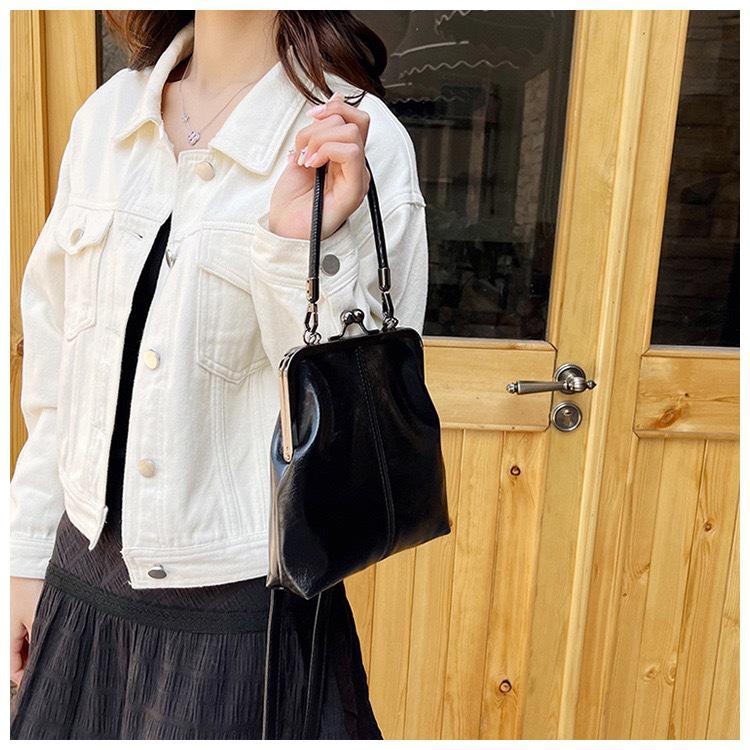 Vintage-Style British Handbag 2025: Women's Single Shoulder Crossbody Bag for Parties and Commute