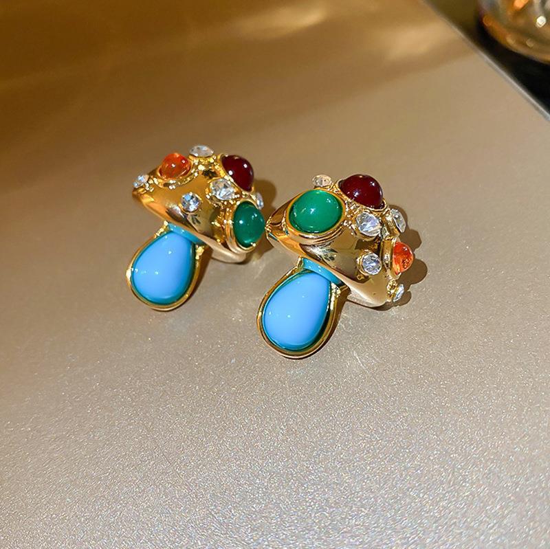 Elegant Vintage Women Girls Classic Resin Stone Earrings Ear Clips Fashion Retro Palace Lady Party Banquet Jewelry Ear Rings