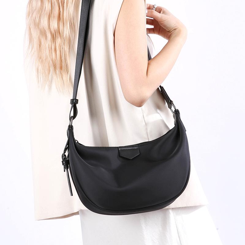 2025 Minimalist Retro Dumpling Large-Capacity Nylon Crossbody Shoulder Bag for Women