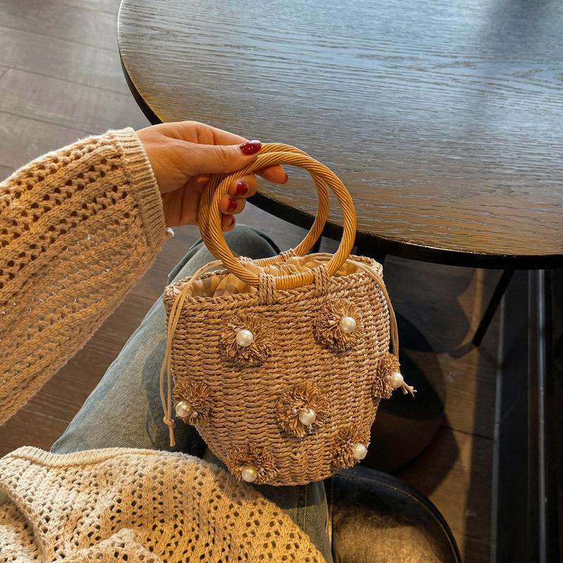 Ladies' Handbag Small Fresh Three-dimensional Flower Pearl Decoration Ring Hand-held Basket Style Women's Handbag Beach Vacation Style Woven Bag