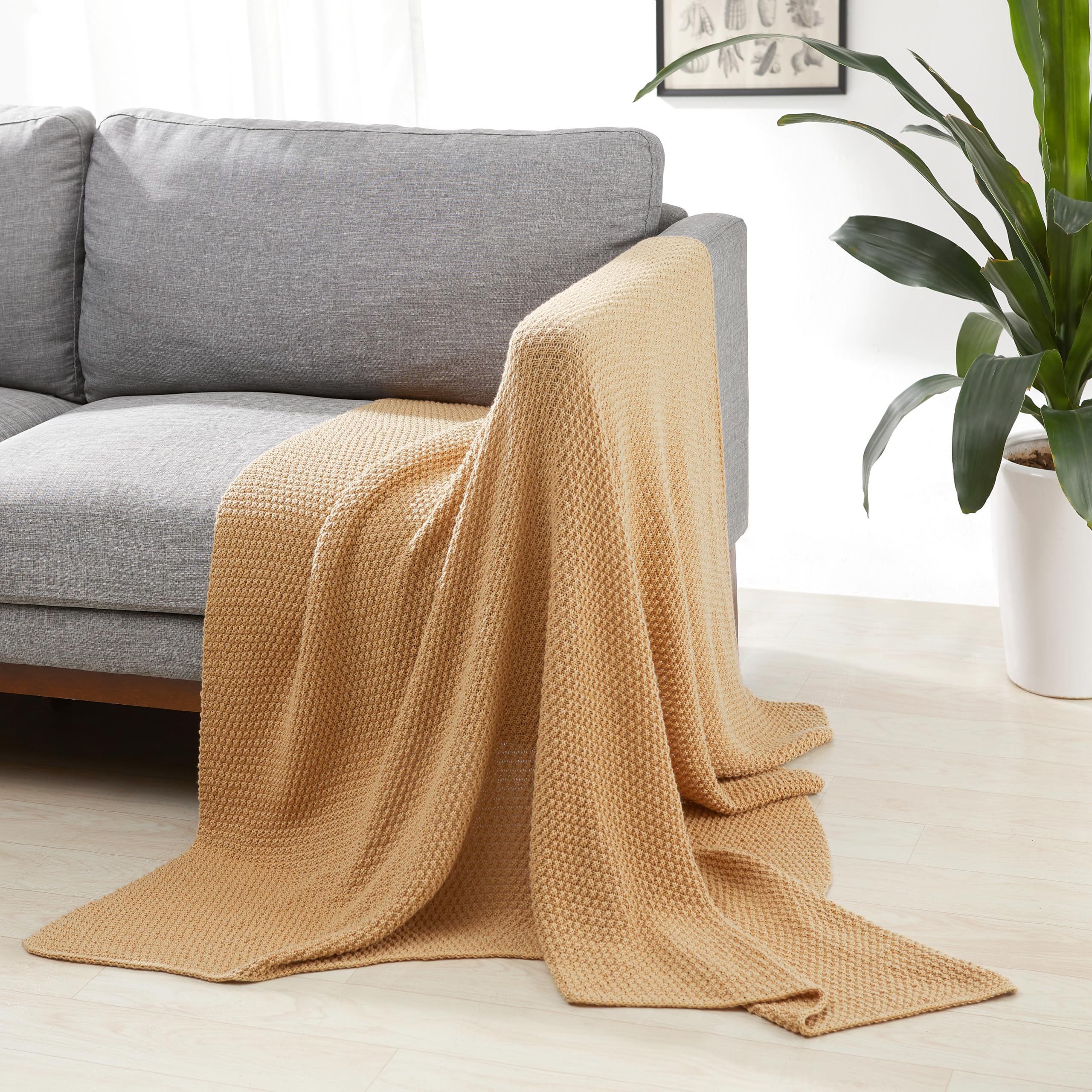 

Amazon Basics Knitted Throw Blanket, All Seasons, Recycled Polyester, 127 x 152 cm, Sand