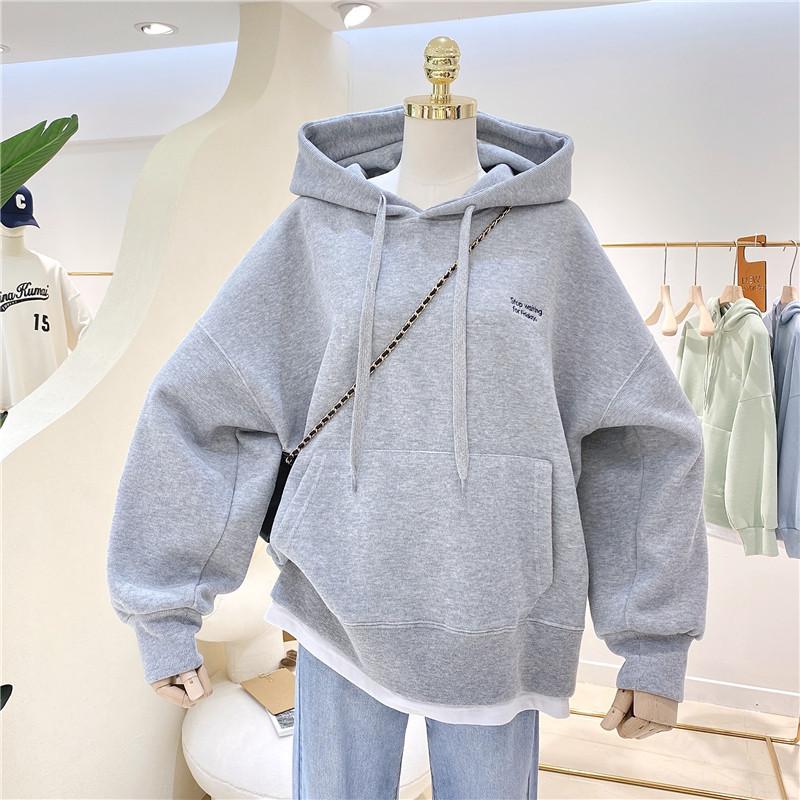 Sweater women s fleece thickened autumn and winter new splicing fake two-piece embroidered loose hooded jacket M 3300₽
