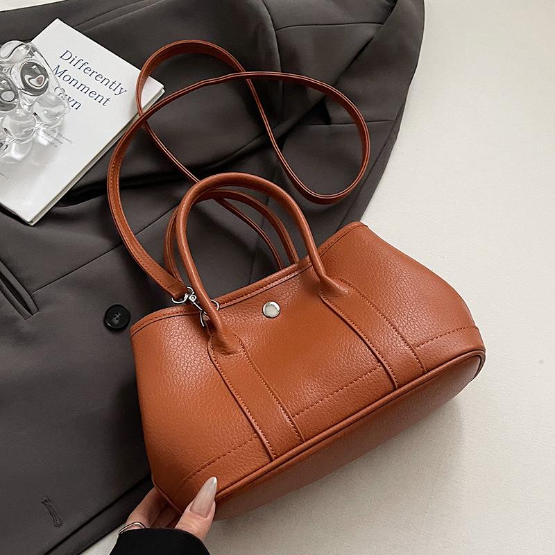 

Wholesale hot sale Korean version of simple style solid color temperament portable bucket bag advanced texture commuting foreign style messenger bag w