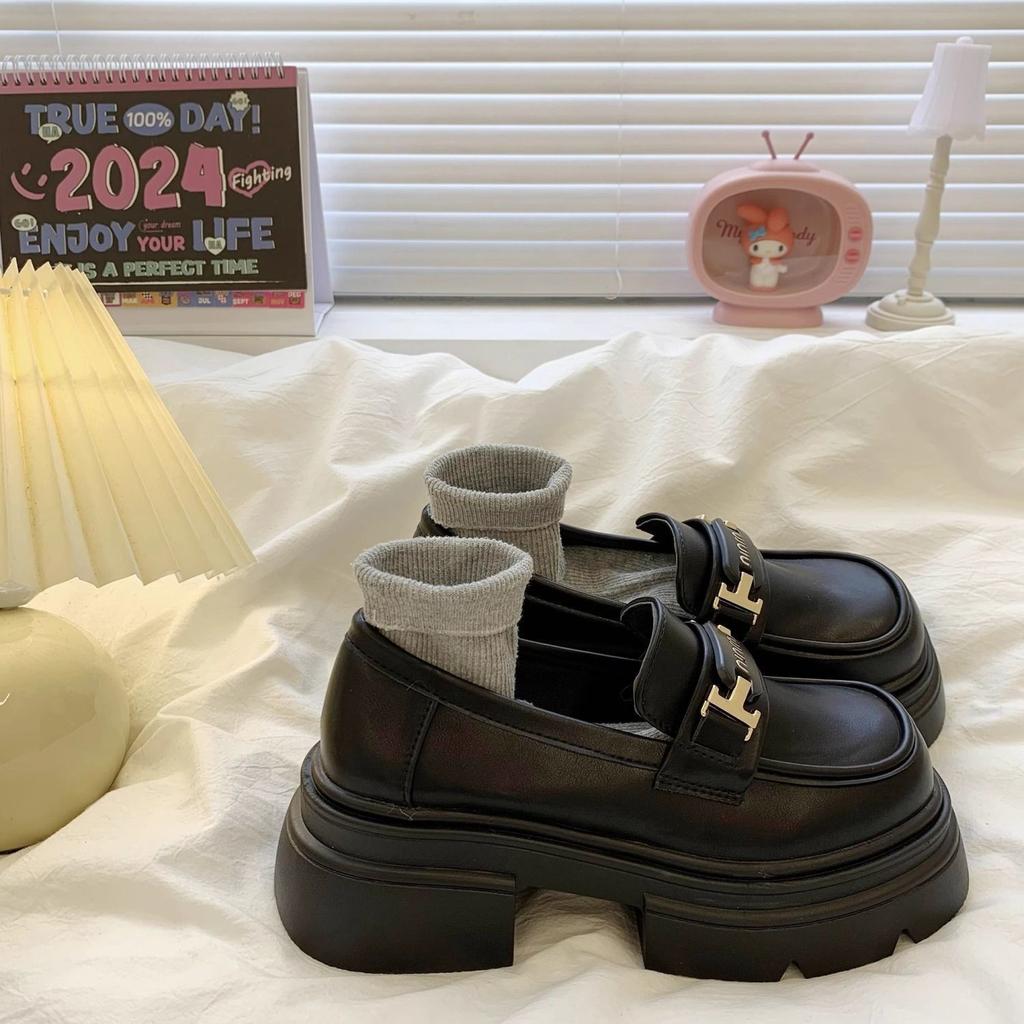 Frühling 2025 neue Plattform Muffin Loafer Damen- und Damenschuhe Ein-Pedal Schwarz Einzelne Schuhe Britischer Stil Kleine Lederschuhe