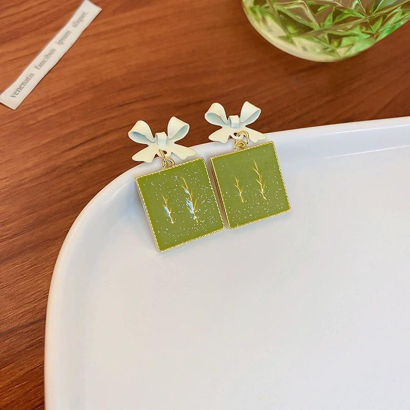 Silver Needle Dongdaemun Fresh Colorful Earrings - Simple, Versatile, Luxury Studs with a High-End Sense