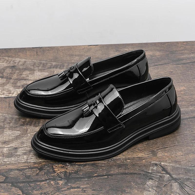 Fashion White Leather Men Casual Shoes New Slip-on Men Shoes Italian Style Male Loafers Soft Flats Lightweight Moccasins for Man