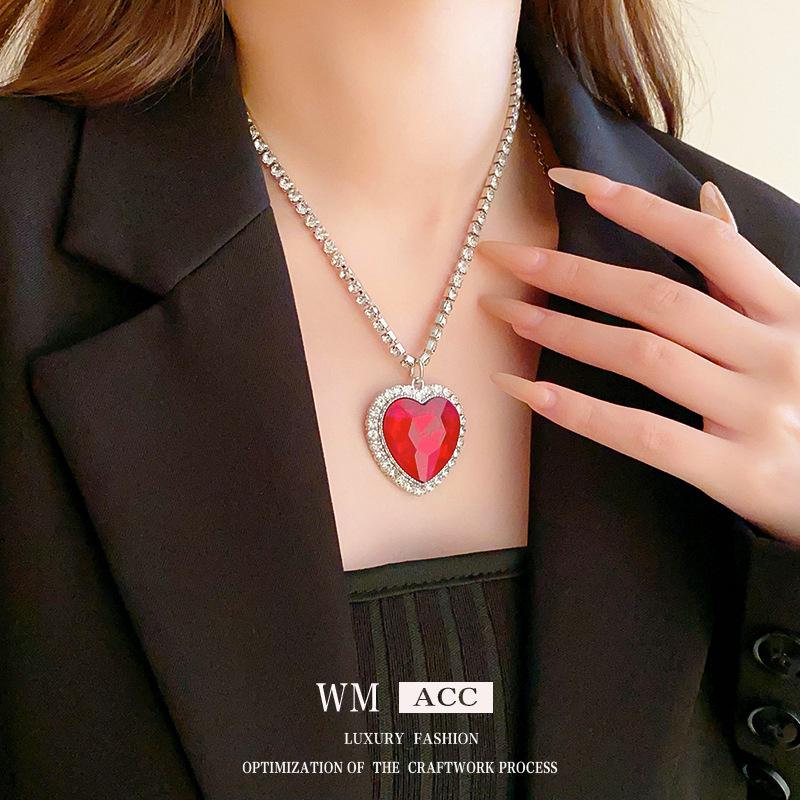 Teardrop Heart Pendant Rhinestone Choker - Elegant Women's Necklace