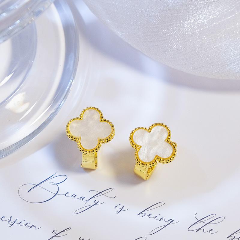 Fashion Earrings Simple Sweet Fresh Exquisite Lucky Four-leaf Clover Earring Buckle Temperament Female Earrings