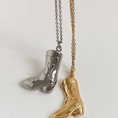 Colar Botas Cowboy August Harmony / 2 cores