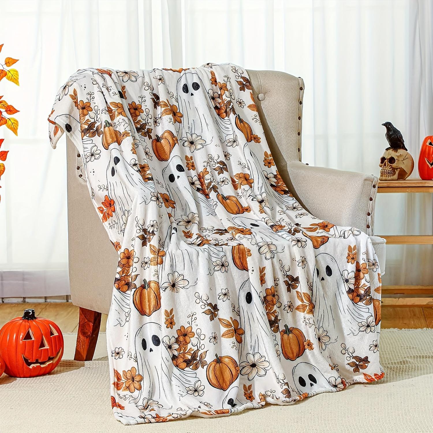 

1pc Halloween Ghost & Pumpkin Pattern Plush Blanket, Perfect Gift for Celebrations, Ideal for Holiday Presents & Cozy Home Decor 30x40in