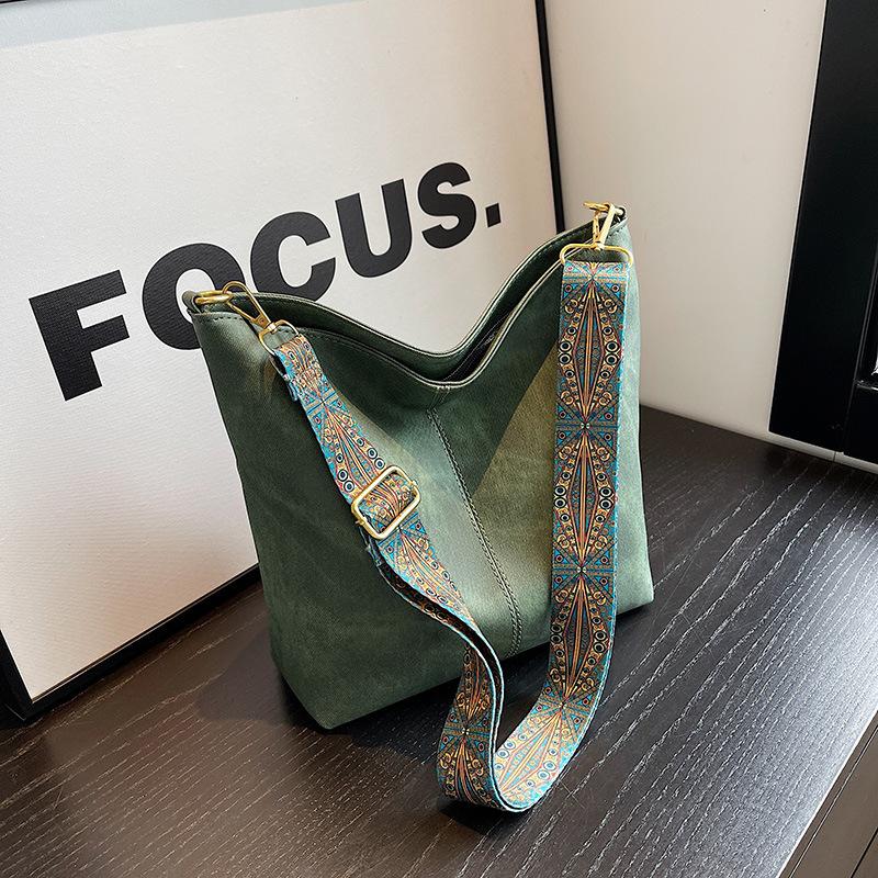 Big bag women's new trendy and high-quality textured bucket bag autumn large-capacity commuter bag