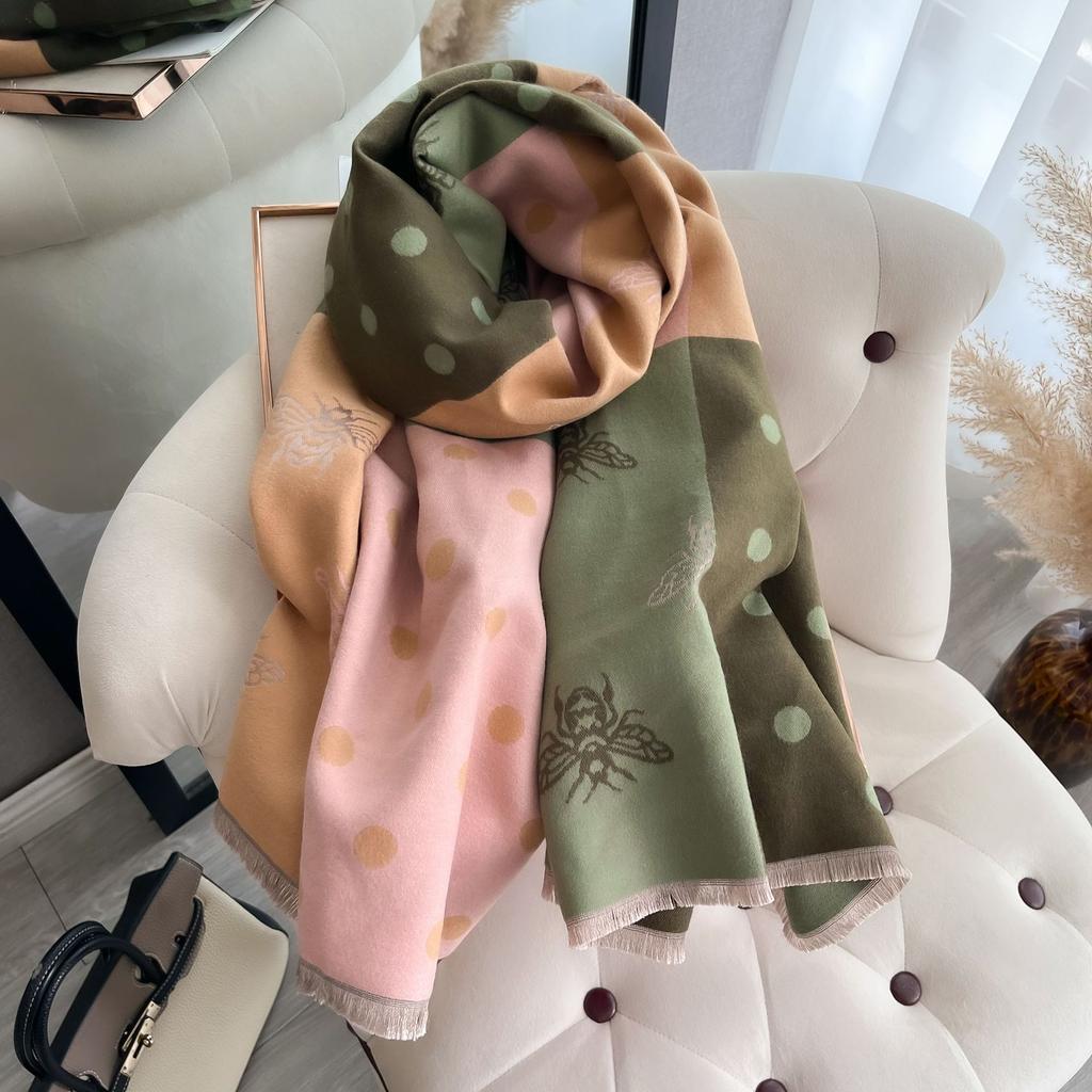 Autumn And Winter Bee Geometric Round Color Matching Fashion Women'S Thermal Scarf Air Conditioner Medium And Long Shawl