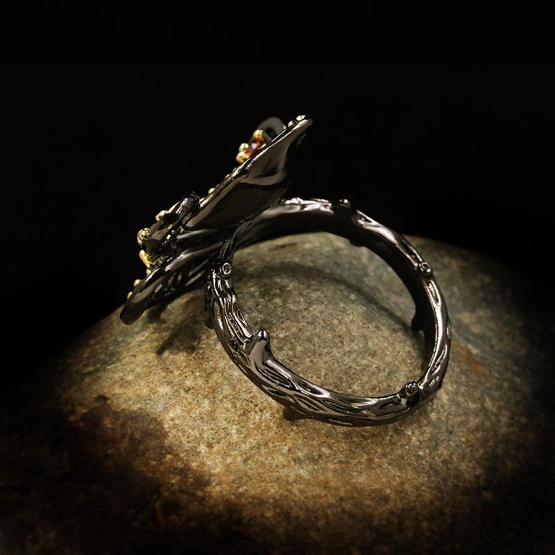 Carved Rings Retro Court Relief Orchid Black and Gold Hand Jewelry