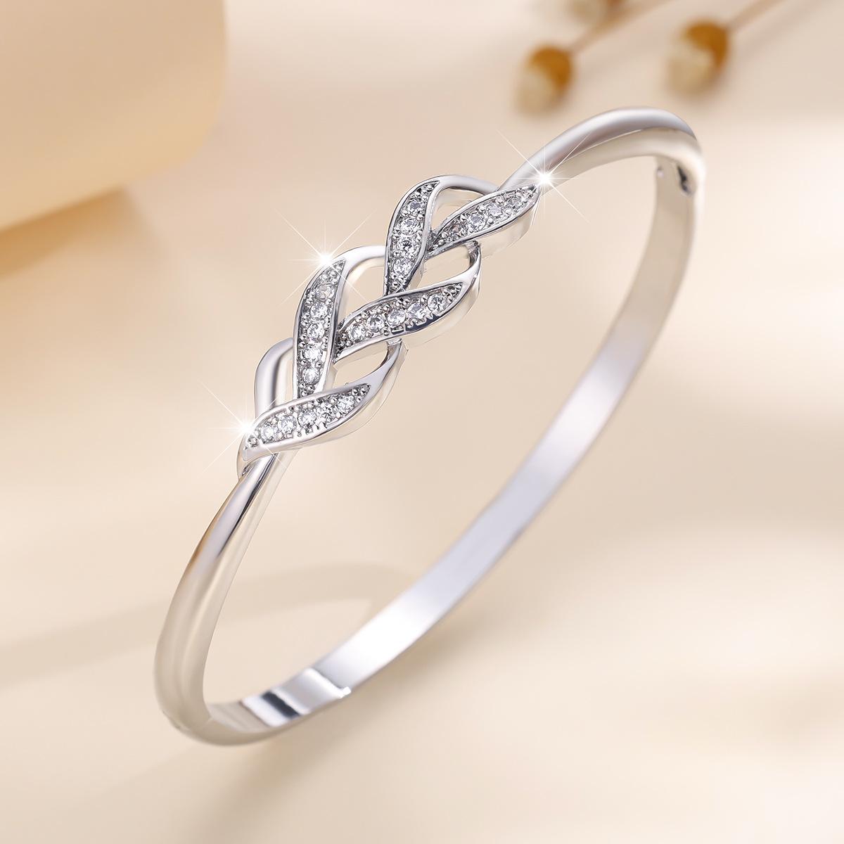 Accessories Fashionable and Exquisite Light Luxurious Micro Stone Women s Simple and High-end Bracelet 17CM