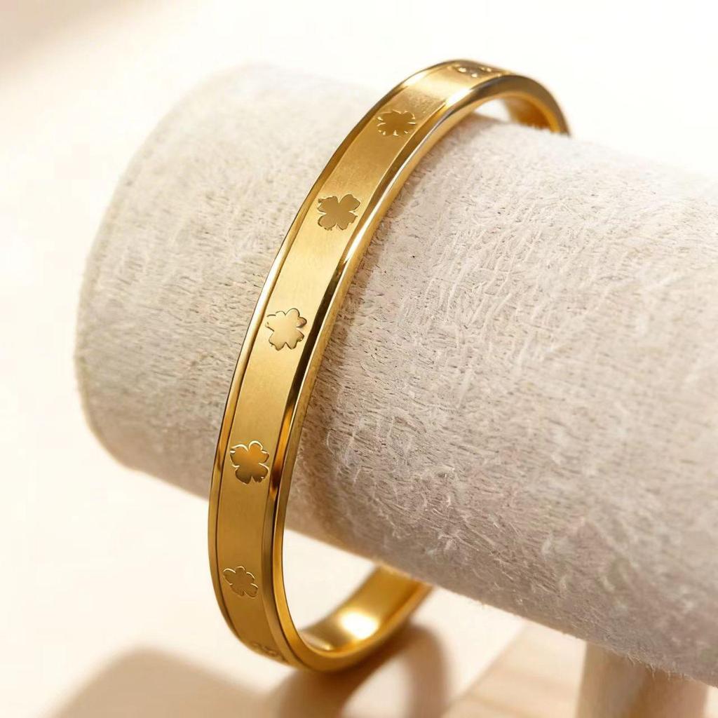 Elegant Non-Fading Gold-Plated Titanium Steel Women's Bracelet, Exquisite European and American Style