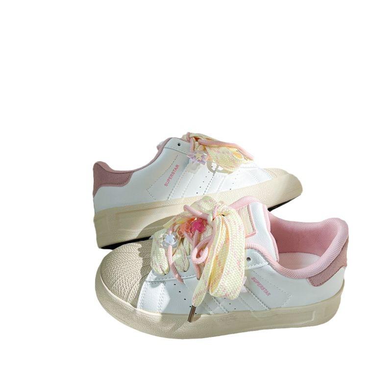 Nye nisjedesign boardsko kvinnelige studenter tidlig vår ny søt allsidig tykksålet avslappet liten hvit