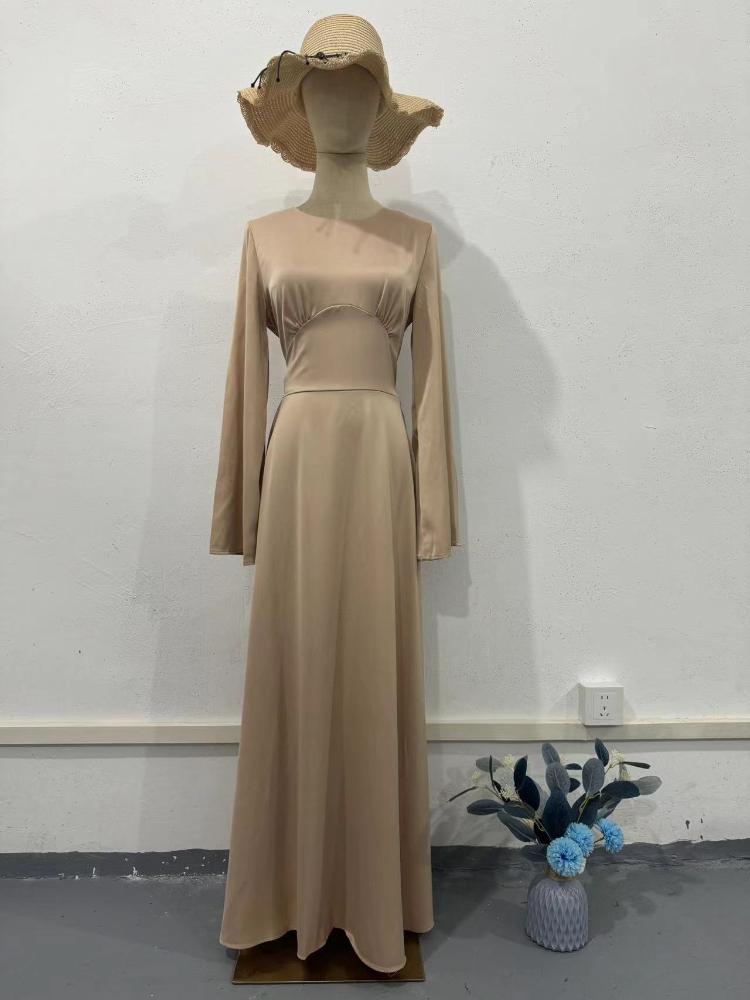 

Елегантна атласна максі-сукня з рукавами-кльош та акцентом на талії, різних кольорів XXL шампанського