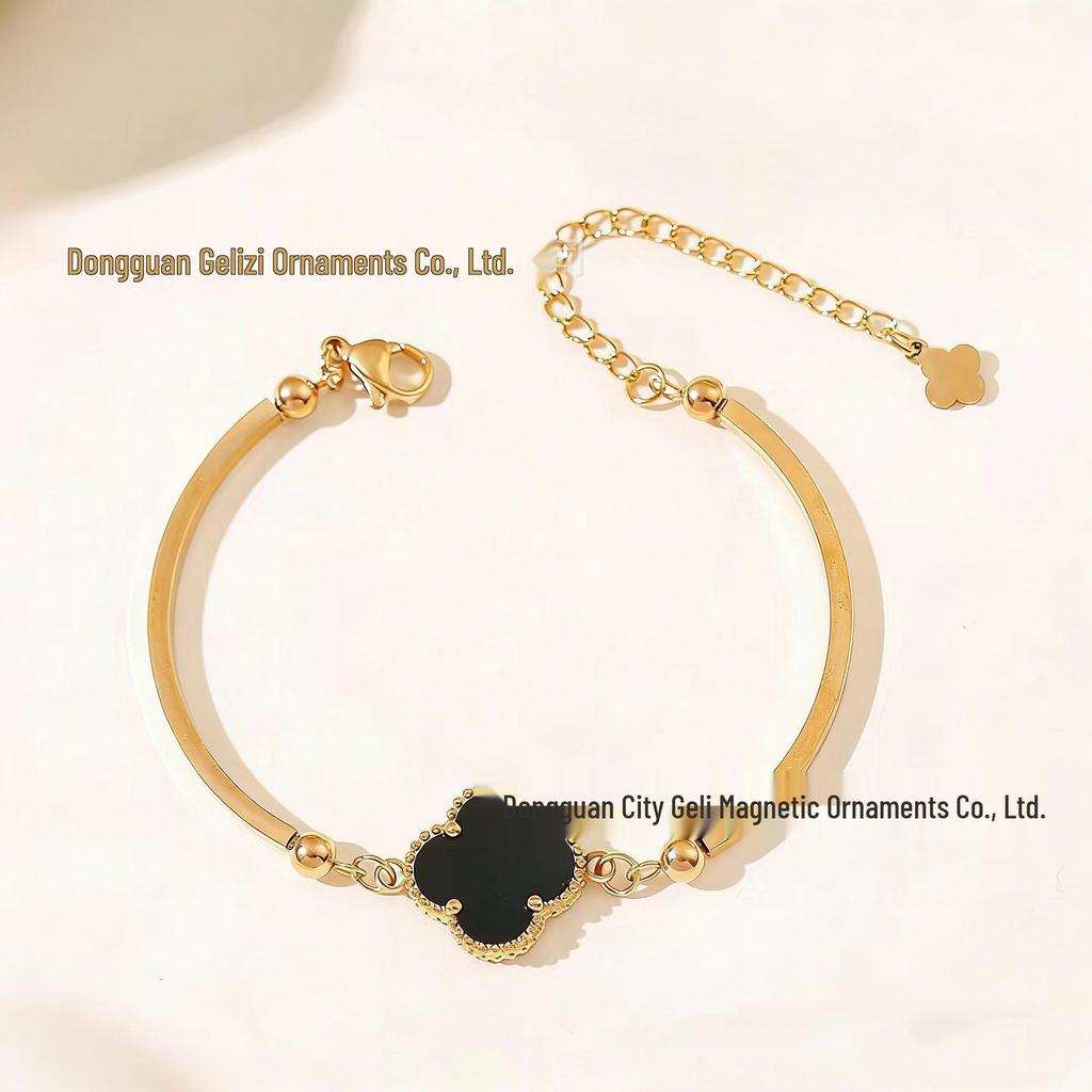 Gold Four-Leaf Clover Bracelet: Elegant, Colorfast & Stylish