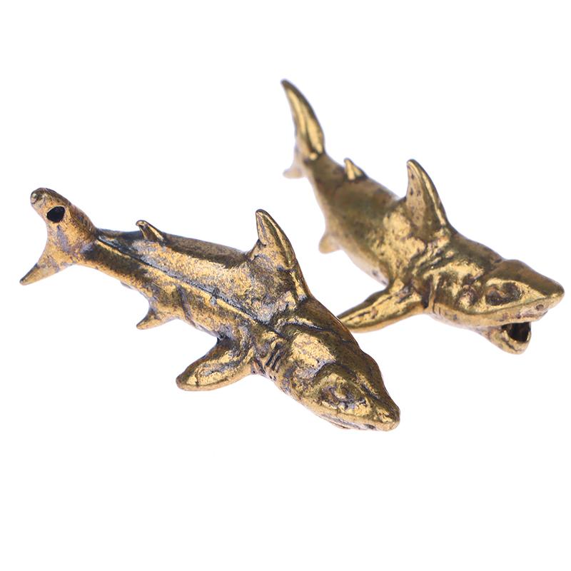1 pz Ottone Squalo Animali Statuette Miniature Ornamento da Scrivania Decorazione per la Casa Artigianato Portachiavi Vintage Ciondolo Gioiello Regalo