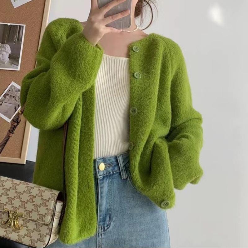 

Женский уютный осенний свободный однотонный свитер-кардиган с круглым вырезом One Size зелёный