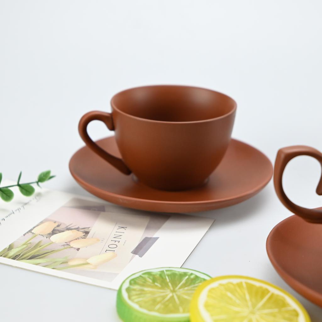 2 szt./zestaw Wysokiej klasy filiżanki do kawy i spodki, Wysokiej wartości ceramiczne kubki, Filiżanki do kawy Latte Art w stylu biznesowym, Ręcznie formowane filiżanki