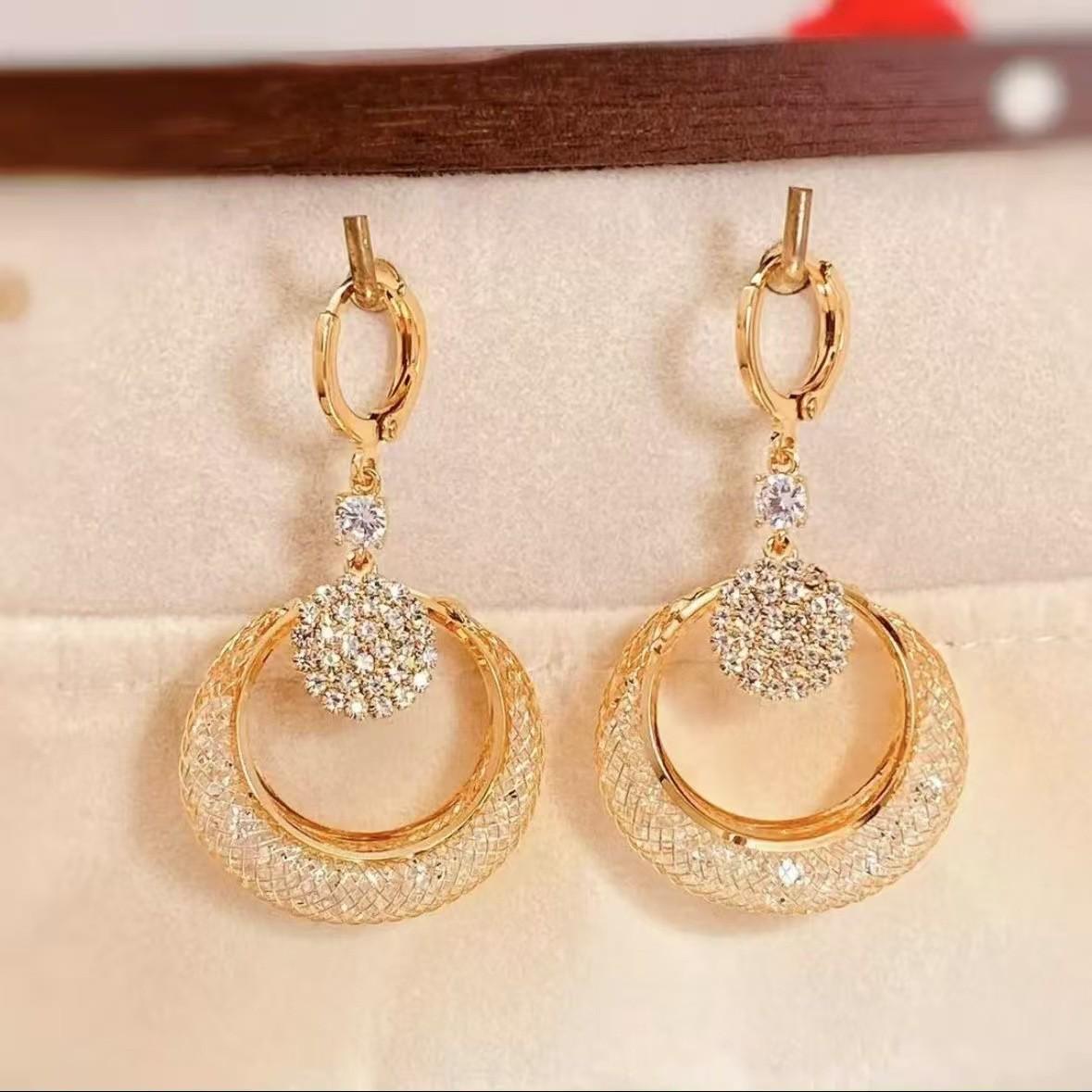 

Korean-Style Mesh Crystal Cat s Eye Stone Earrings: Luxurious, Trendy, High-End, and Fashionable. золотой