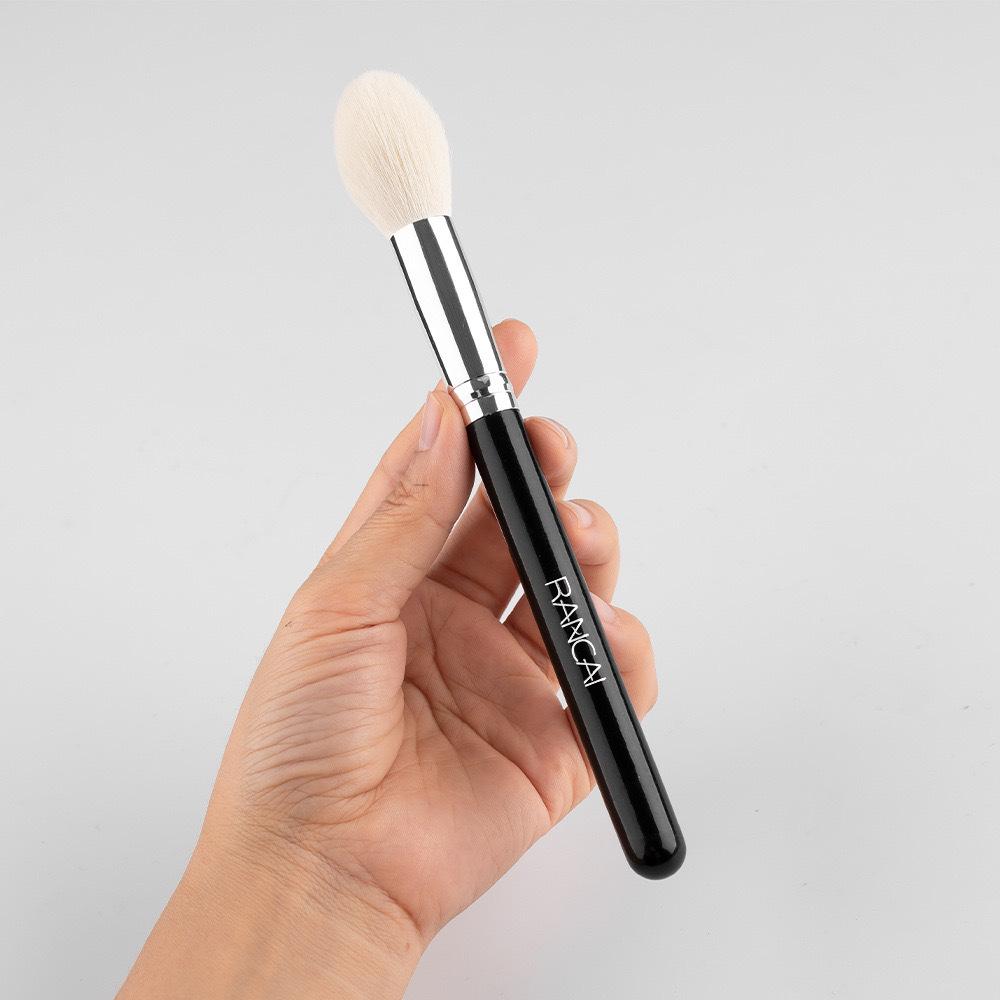 All Black Flame Shape Makeup Brush Highlight Brush Soft Loose Powder Brush Blush Brush Beauty Makeup Brush Tool