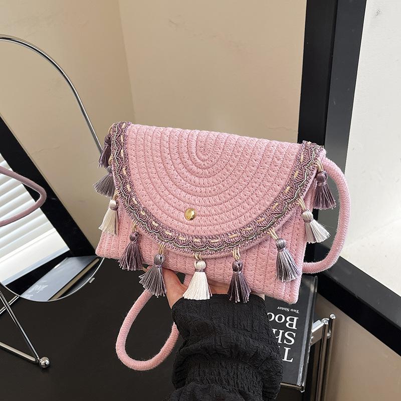 

Trend straw weaving summer new woven fringed envelope shoulder crossbody saddle women s bag розовый