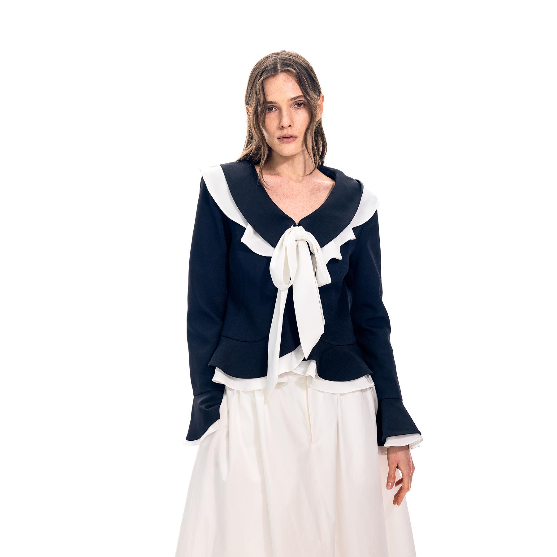 

2026 Early Spring Patchwork Doll Collar Jacket with Princess Sleeves and Cinched Waist L
