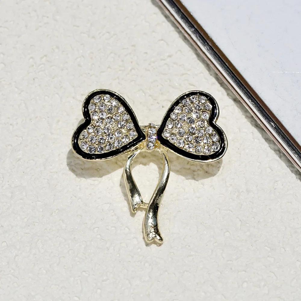 Fashionable Brooches for Woman Shiny Rhinestone Alloy Flower Decorative Brooch Women's Blouse Accessories