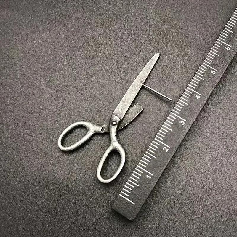 Dark Gothic Vintage Imitation Scissors Exaggerate Stud Earrings for Men Women Goth Punk copper Color Halloween Fashion Zircon