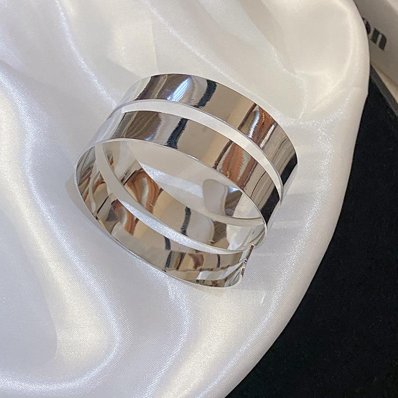 European and American Metal Flower Bracelet Exaggerated Niche High-end Bracelet Arm Ring Design Temperament Jewelry