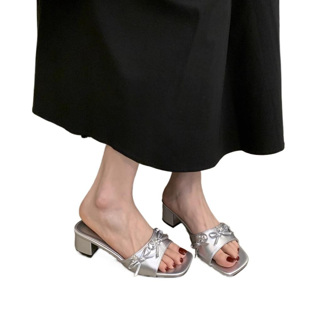 French Medium Heel Open-toed Cool Slippers Outer Wear Women's Shoes 2025 New Summer Rhinestone Bow Thick Heel One-word Drag