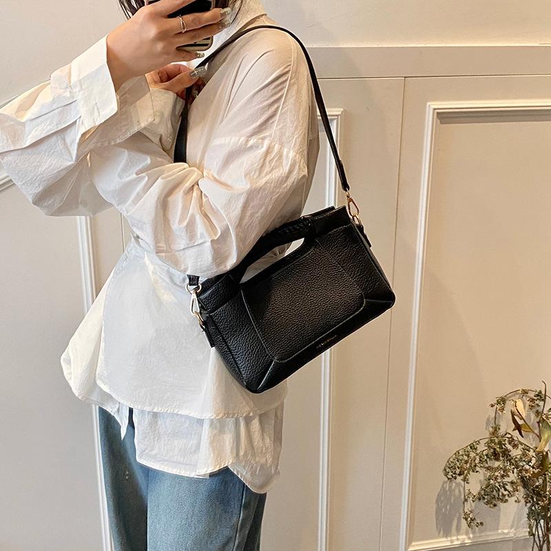 Fashion Handbag Women's New Shoulder Bag Versatile Casual Messenger Bag