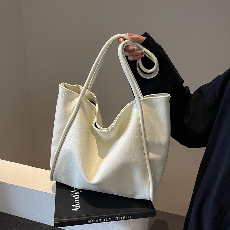 Large-capacity Bag Women's Autumn Versatile New Fashion Simple Shoulder Bag Texture Class Commuter Care