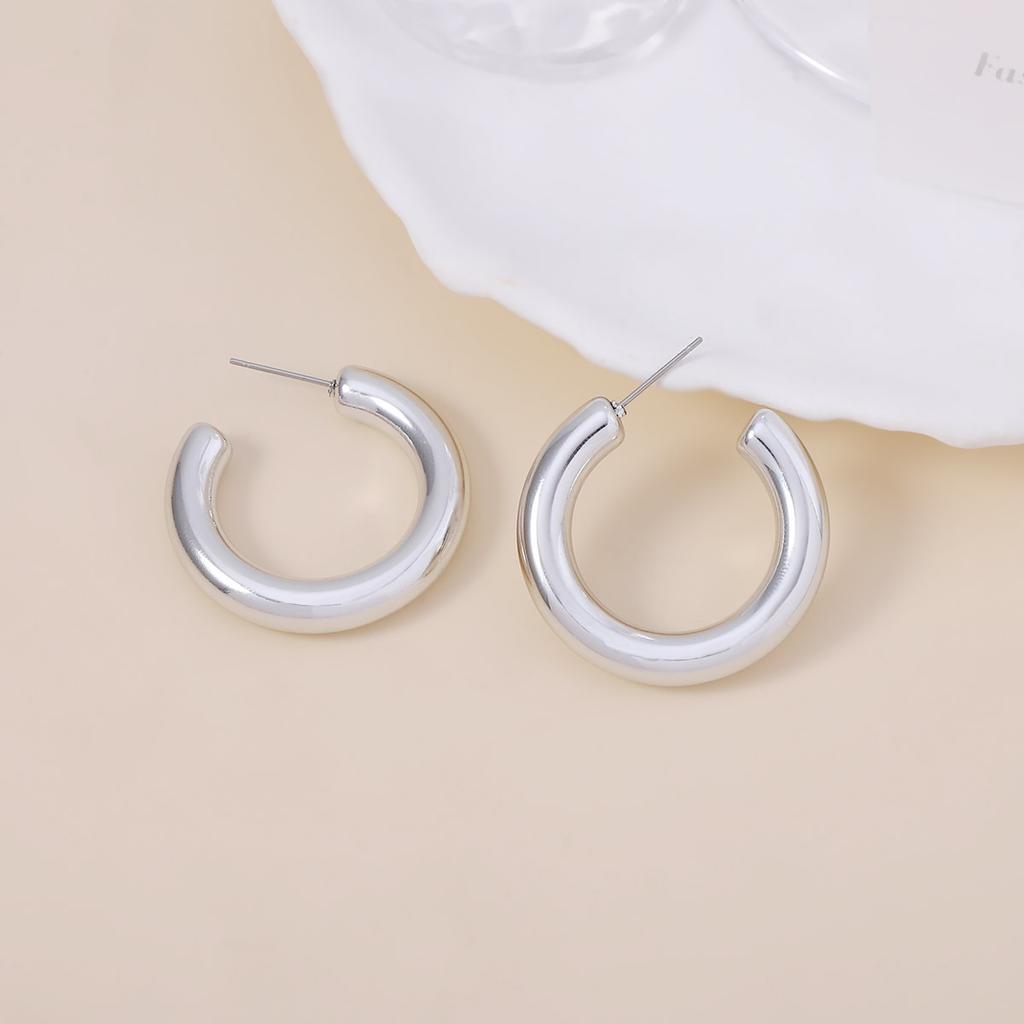 Design sense electroplated European and American minimalist style geometric hollow plain ring classic C-letter ear stud