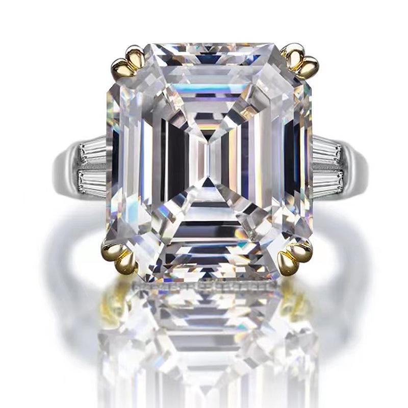 

Hui Zhi Yi 2023 S925 Silver Square Ring with High-Carbon Diamond & Green Zircon Size 7
