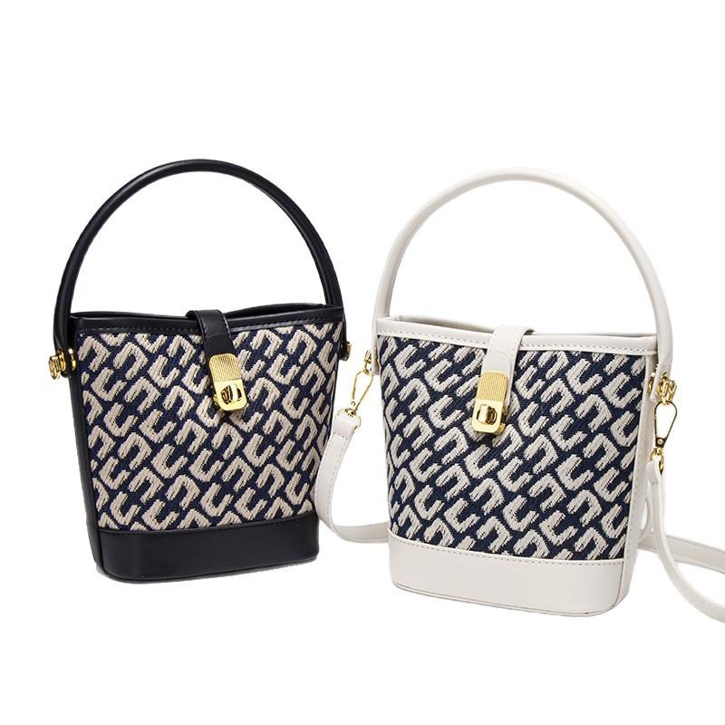 Textured Portable Bucket Bag Women's 2025 New Trendy Fashion Versatile Commuter Large Capacity Shoulder Bag Messenger Bag Women
