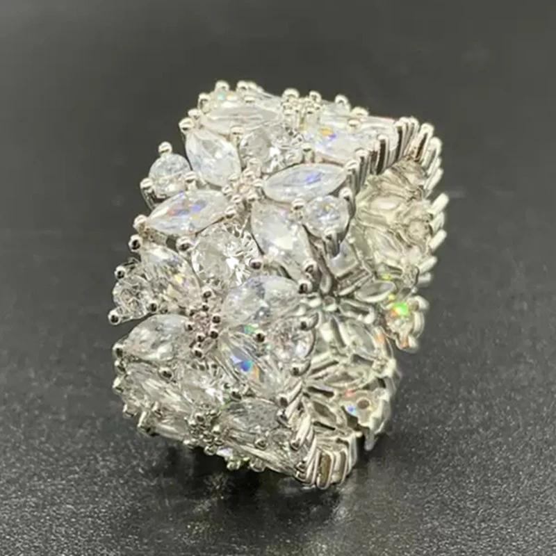 Huitan Charming Flower Design Women Ring Fresh Style Full Sparkling CZ Fashion Elegant Wedding Daily Accessories Party Jewelry