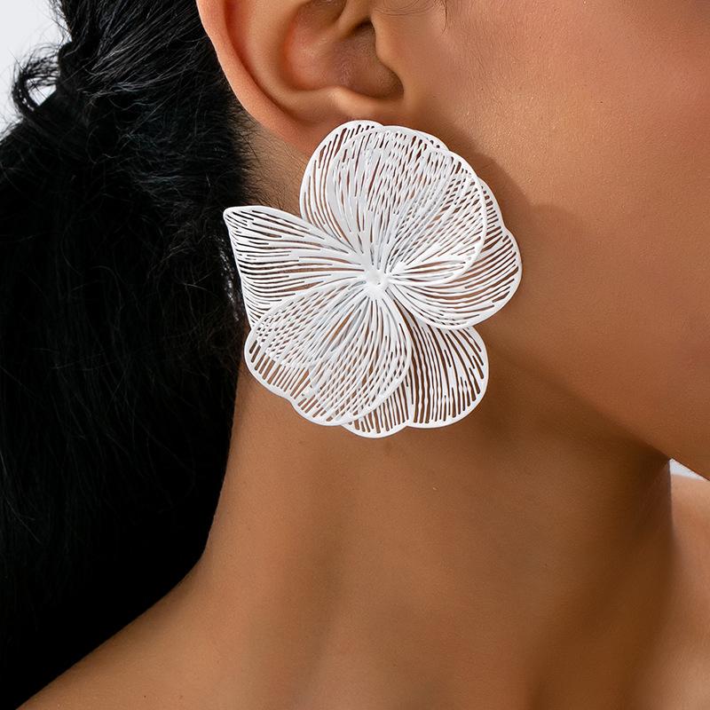 1 Pair Vintage Elegant Metallic Gold Textured Floral Pendant Earrings, Suitable For Women's Daily, Party, Holiday, Gift