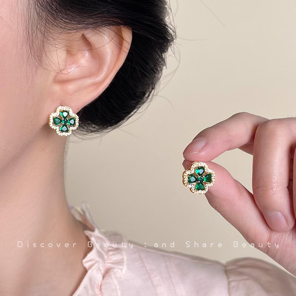 Vintage Olive Green Zircon Flower Stud Earrings - Retro Court Style with Heavy Industry Elegance for Women