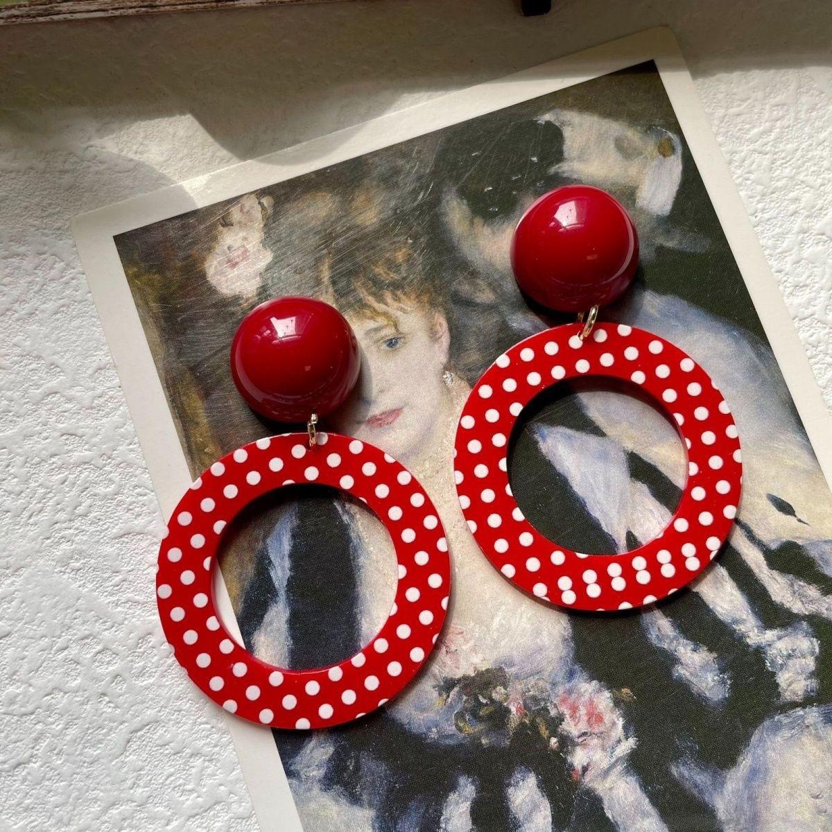 

Hong Kong style retro red polka dot earrings exaggerated circle stud earrings femininity square face Mori new ear jewelry