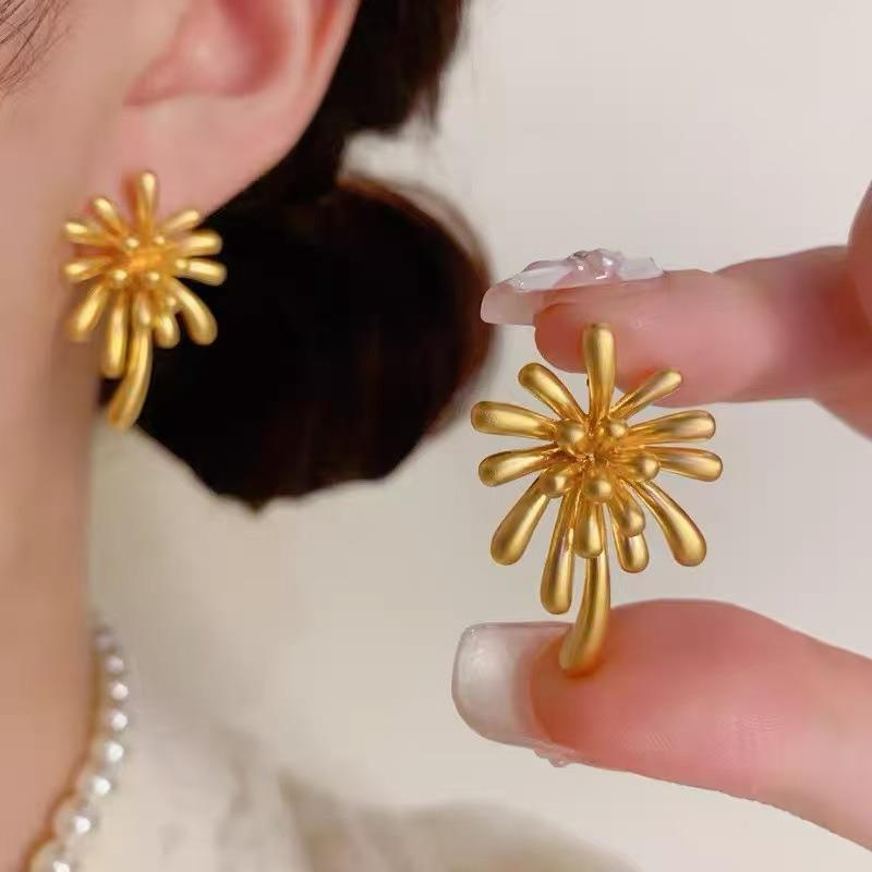 Gold Ring Earrings Women's Ear Buckles Light Luxury High-end Earrings Autumn and Winter Ring Earrings