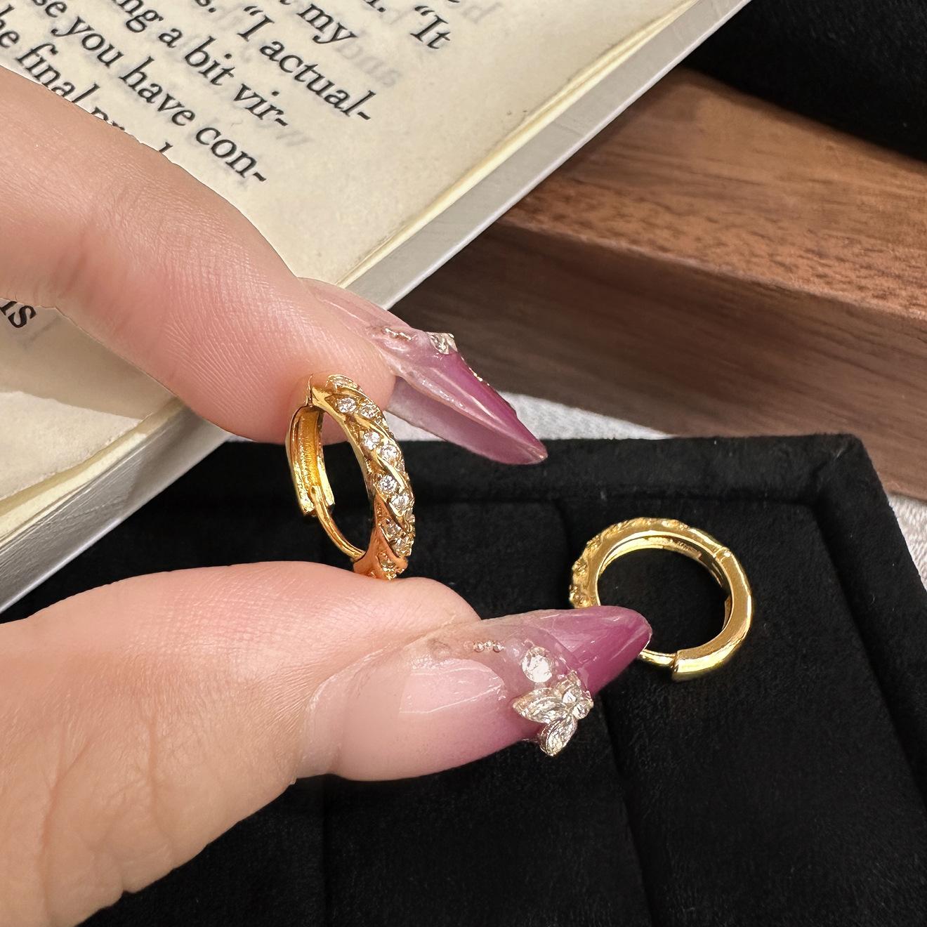 Hot Sale Personality Full Diamond Spiral Ear Buckle Earrings Commuter ins Wind Twist Earrings