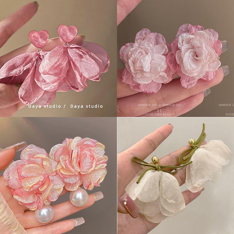 

2025 Новые Стильные Клипсы-Серьги с Цветами для Женщин - Летний Нишевый Дизайн, Высококлассные Украшения для Ушей без Прокола